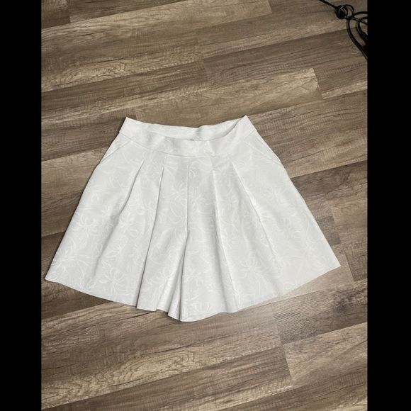 Chiara Boni La Petite Robe Charlee Floral
Shorts - Picture 6 of 7